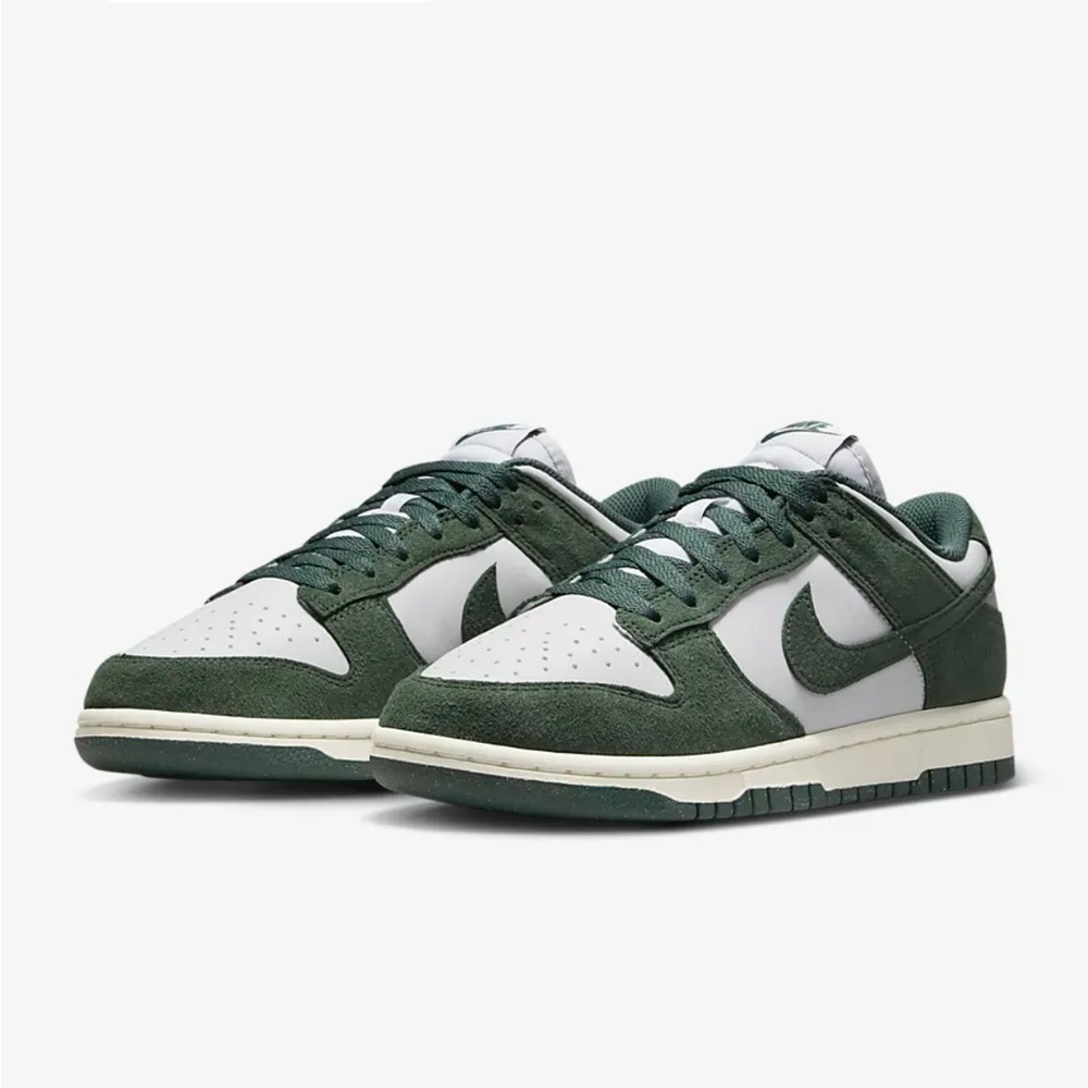 NWT Women’s Nike Dunk Low Green and White Sneakers - Picture 7 of 14